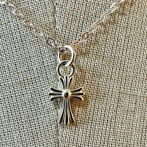 Evry silver tone cross pendant necklace